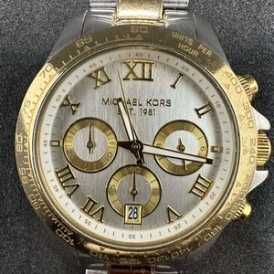 Michael Kors fashion designer watch. New battery. Chronograph